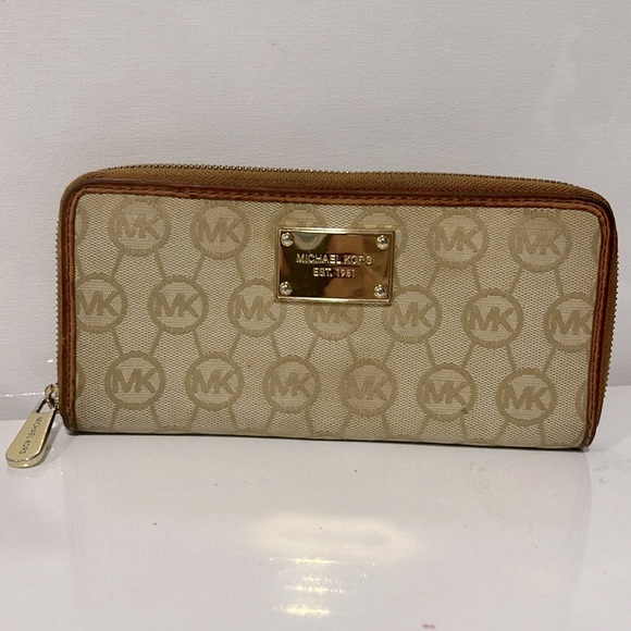 Michael Kors JetSet Continental Logo Canvas and Leather Trim Wallet in Mocha - Picture 1 of 13